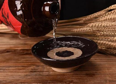 每天喝點(diǎn)白酒，這4個(gè)毛病沒(méi)了白酒供應(yīng)商